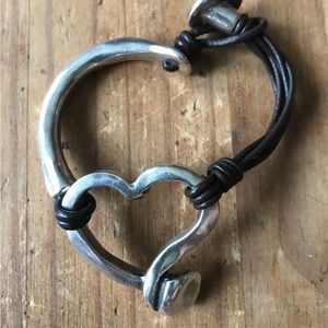 Uno de 50 bracelet Tramar Nail Heart Silver/Leather bracelet.